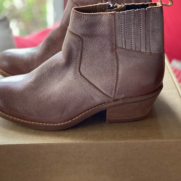 ANKLE BOOTS 🥾 NWOB - Picture 4 of 6